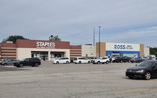 Location Adjacent to 
ROSS / dd’s DISCOUNTS